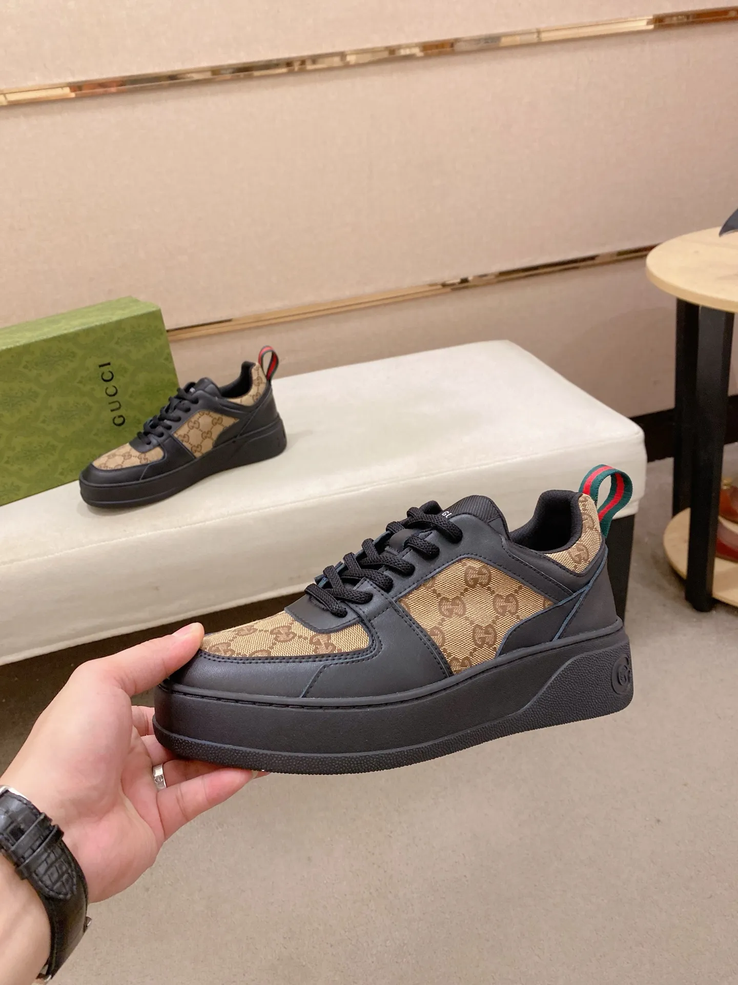 Men's clothing and shoes💰:420💰 (GUCCI) The latest model from the official website🎁🎁Casual and fashionable men's shoes👟, hot style💥The version is simple and elegant, exclusive for trendy men. The unique latest brand elements from the official website👑Original Gucci decoration, fashionable and generous, the fabric is original cowhide ✅Mesh breathable lining, the official website specifies wear-resistant casual outsole, the classic model is taken in kind at the counter🎬38-44 (can be customized for 45 non-refundable)
